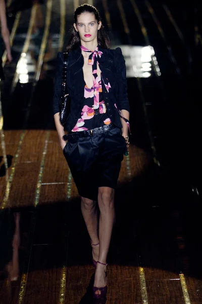 Look 12